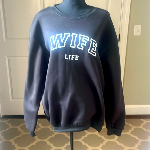 NWOT- Shein Crew Neck Wife Life Sweatshirt amazing condition runs a little sm - Picture 2 of 8